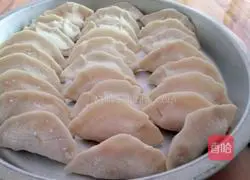 Illustration of how to make carrot and corn dumplings 13