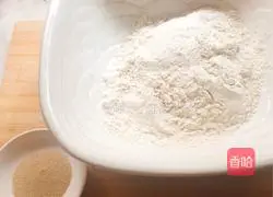 Illustration of how to make puppy steamed buns 1