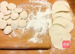 Illustration of how to make cabbage, clam and pork dumplings 10