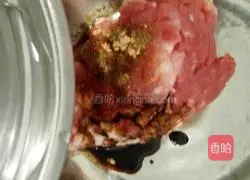 Chives Illustration of how to make big meat dumplings 2