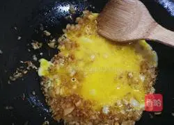 Illustration of how to make fried eggs with sour wild rice seeds 6