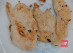 Illustration of how to make crispy chicken sandwich 4