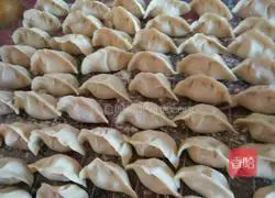 Celery and Pork Dumplings Recipe Illustration 3