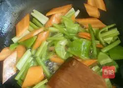 Illustration of home-style stir-fried pork heart steamed cake 3