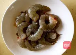 Illustration of how to make shrimp fried rice 1