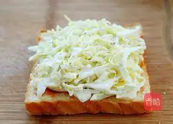 Illustration of how to make marshmallow sandwich 9