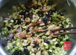 Illustration of how to make Jiaogua Baozi 8