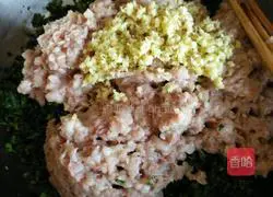 Illustration of how to make celery meat dumplings 3