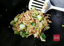 Illustration of how to make stir-fried noodles with oyster sauce 10