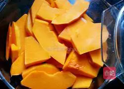 Illustration of how to make square melon steamed buns 1