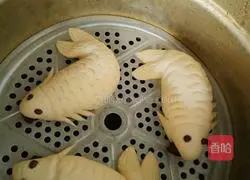Illustration of how to make carp steamed buns 18