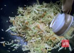 Illustration of how to make fried shredded cabbage pancakes 8