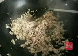 Illustration of how to make meat sauce fried rice 4