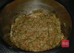 Illustration of how to make lotus root and meat dumplings 4