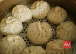 Illustration of how to make pork and cabbage buns 20