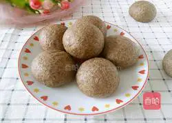 Illustration of how to make black bean noodles and steamed buns 10