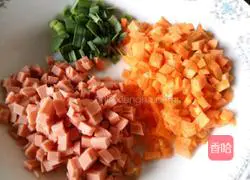 Illustration of how to make ham fried rice 3