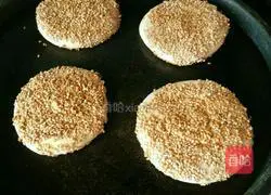 Illustration of how to make mahjong sesame pancakes 8