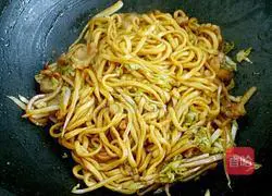 Illustration of how to make cabbage fried noodles 9