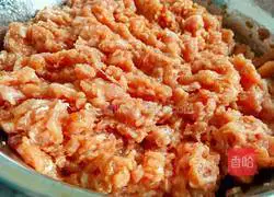 Illustration of how to make mutton dumpling stuffing 2