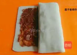 Illustration of how to make layers of small meat patties 11