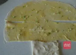 Illustration of how to make soy sauce scallion pancake 6