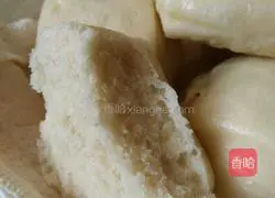 Illustration of how to cut milk-flavored steamed buns 8