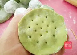 Illustration of how to make lotus buns 12