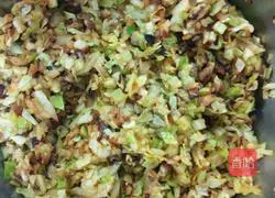 Illustration of how to make steamed buns stuffed with meat vermicelli and radish filling 3