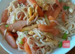 Illustration of how to make fried noodles with eggs and tomatoes 8