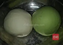 Illustration of how to make lotus vegetable and big meat dumplings 1