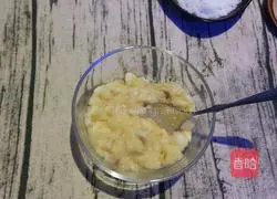 Illustration of how to make banana waffles 3