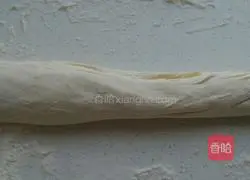 Reunion and Reunion: Illustration of how to make golden steamed buns 5