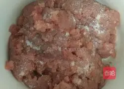 Illustration of how to make meat fillings for dumplings and wontons 4