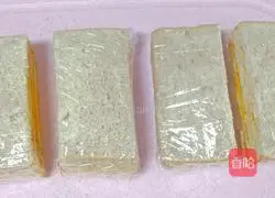 Illustration of how to make seaweed, meat floss and egg sandwich 13