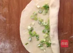 Illustration of how to make scallion pancakes 6