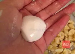 Illustration of how to make banana glutinous rice balls 5