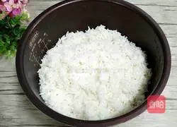 Illustration of how to make double vegetable fried rice 2