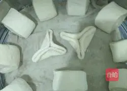 Illustration of how to make steamed buns 9