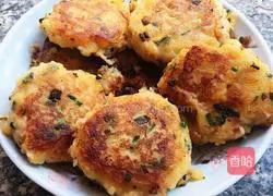 Illustration of how to make pan-fried potato pancakes 4