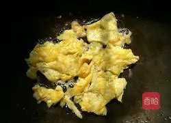 Illustration of how to make tomato and egg fried noodles 4