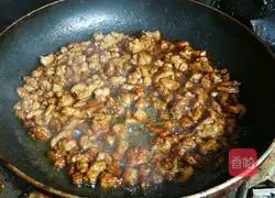 Illustration of how to make braised pork buns with mushrooms 4