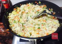 Pineapple Illustration of how to make fried rice 12