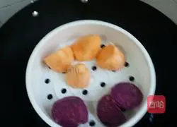 Illustration of how to make sweet wine colored glutinous rice balls 2