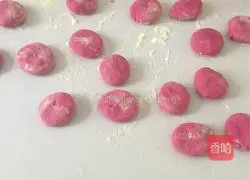 Illustration of how to make dragon fruit dumplings stuffed with mushrooms and pork 6