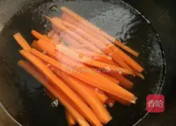 Illustration of how to make cowpea, pork and carrot stuffed dumplings 1