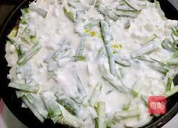 Illustration of how to make salted egg white leek cake 6