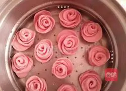 Illustration of how to make rose steamed buns 8