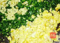 Illustration of how to make crystal steamed dumplings 8