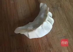 Illustration of how to make coriander and pork dumplings 4